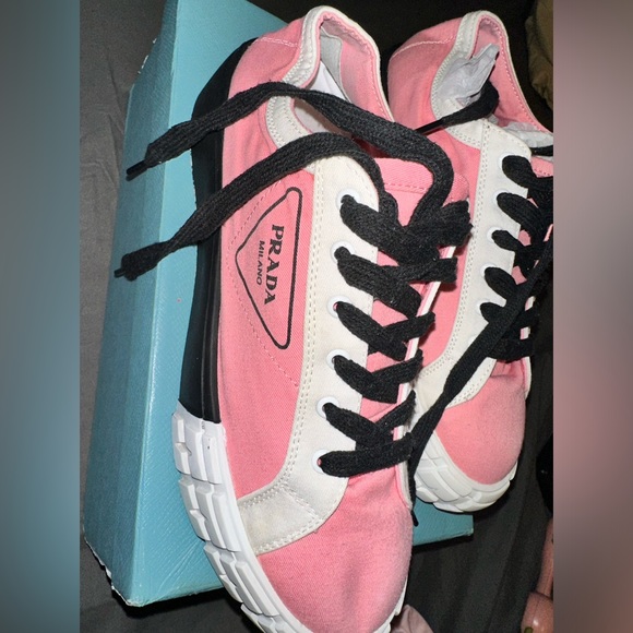 Shoes - Picture 2 of 6